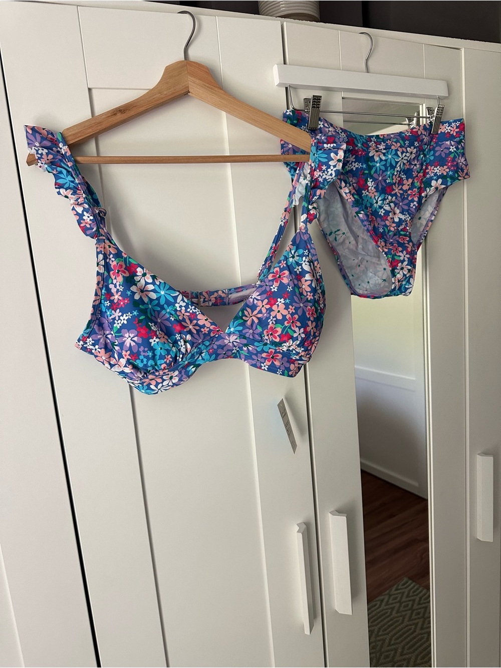 Cupshe Blue Floral Ruffle Strap Bikini Top with High Waist Bottoms - Picture 3 of 6